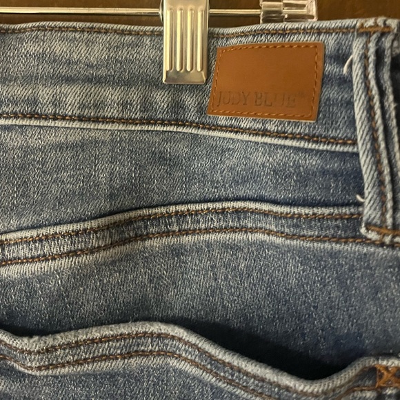 Judy Blue Jeans Woman 15/32 Denim Distressed Ankle Pant, Stretchy Comfy, NWOT - Picture 6 of 12
